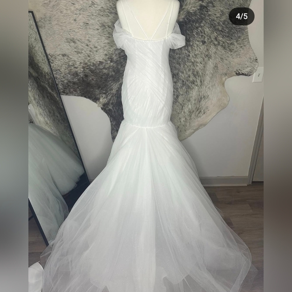 Wedding Dress - Picture 3 of 4